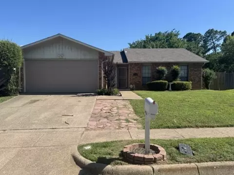 7700 Acapulco Rd, Fort Worth, TX 76112