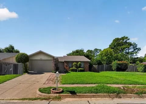 7700 Acapulco Rd, Fort Worth, TX 76112