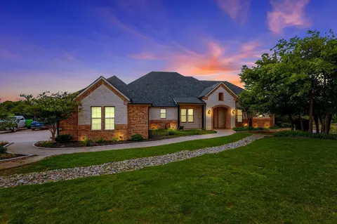 1040 Lighthouse Ct, Cedar Hill, TX 75104