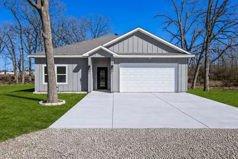 202 Dover Dr, West Tawakoni, TX 75474