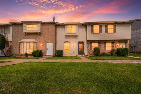 36 W Creek Ln, Grand Prairie, TX 75052