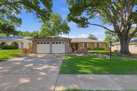 1516 Lamplighter Ln, Edgecliff Village, TX 76134