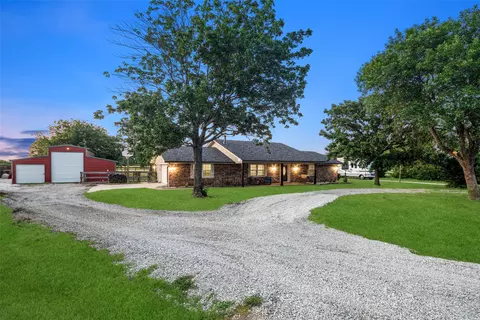 336 Meadows Estate St, Whitewright, TX 75491