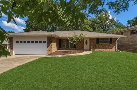 1335 Crestview Dr, Denison, TX 75020