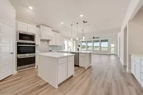 Kitchen - 1069 Monaco, Springtown, TX 76082 photo 1 of 2