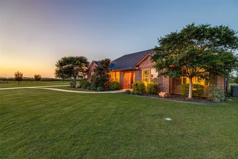 158 Whispering Winds Dr, Gunter, TX 75058