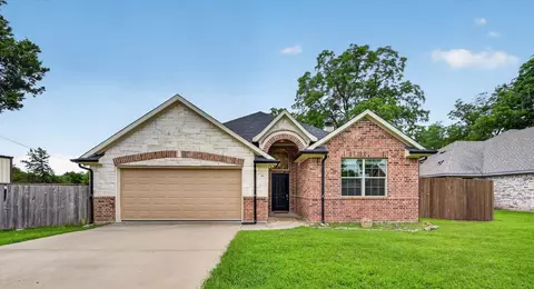 1004 E Main St, Tioga, TX 76271