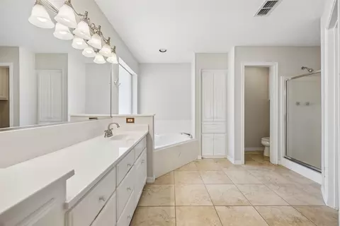 Bath - 216 Point Cir, Pilot Point, TX 76258 photo 3 of 4