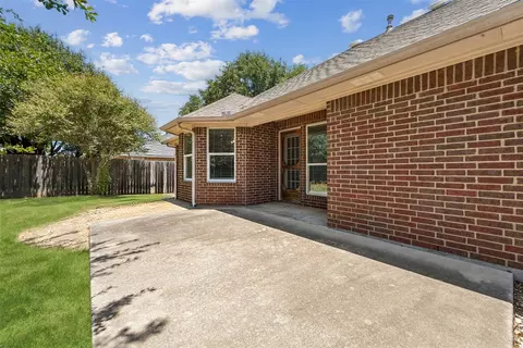Exterior - 216 Point Cir, Pilot Point, TX 76258 photo 4 of 5
