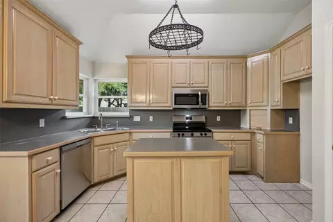 Kitchen - 216 Point Cir, Pilot Point, TX 76258 photo 3 of 5
