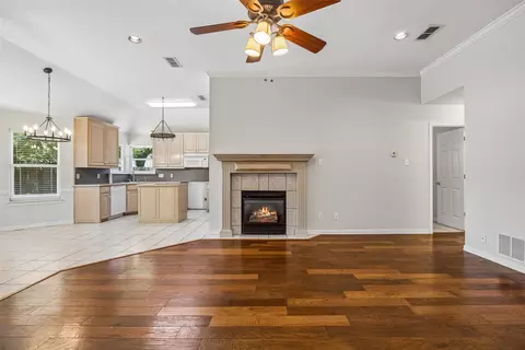 Living - 216 Point Cir, Pilot Point, TX 76258 photo 3 of 4