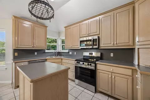 Kitchen - 216 Point Cir, Pilot Point, TX 76258 photo 5 of 5