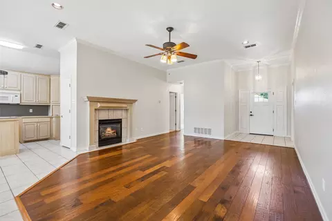 Living - 216 Point Cir, Pilot Point, TX 76258 photo 2 of 4