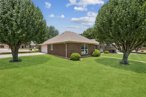 Exterior - 216 Point Cir, Pilot Point, TX 76258 photo 2 of 5