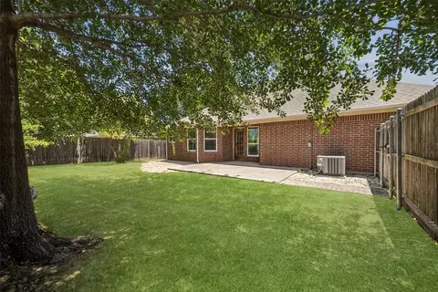 Exterior - 216 Point Cir, Pilot Point, TX 76258 photo 3 of 5