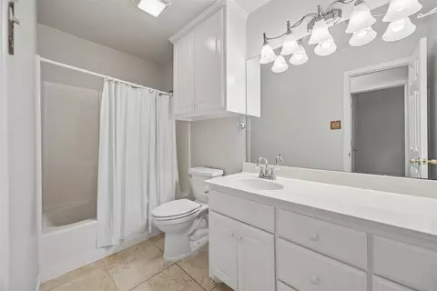 Bath - 216 Point Cir, Pilot Point, TX 76258 photo 4 of 4
