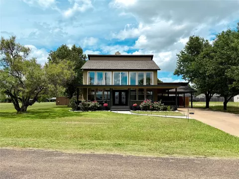 131 San Felipe Dr, Mabank, TX 75156