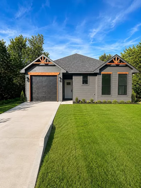 5717 San Jacinto Dr, Granbury, TX 76048