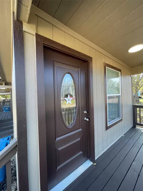 110 Crockett St #B & F, Valley View, TX 76272
