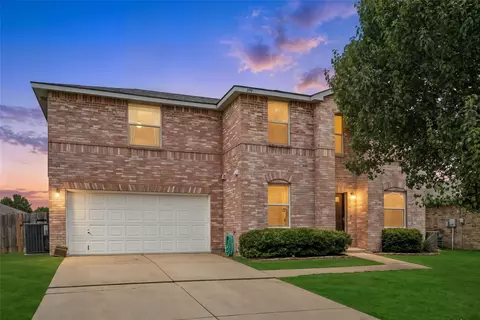 329 Daisy Ln, Burleson, TX 76028