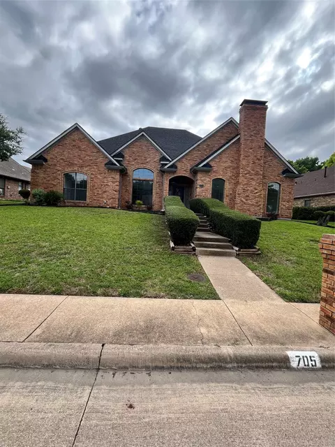 705 Bent Creek Dr, Desoto, TX 75115