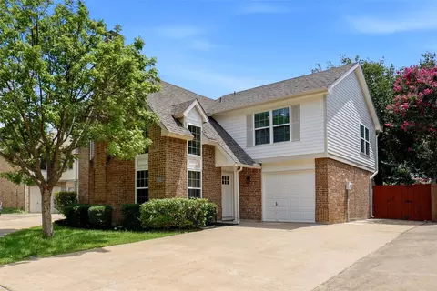 300 Lamesa Ct, Irving, TX 75063