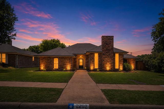 2202 Silver Holly Ln, Richardson, TX 75082