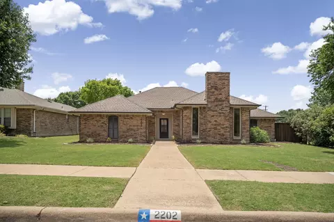 2202 Silver Holly Ln, Richardson, TX 75082
