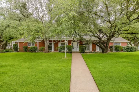 411 S Waco St, Weatherford, TX 76086