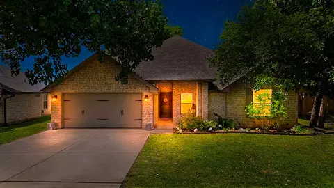 4016 Cherokee Ct, Granbury, TX 76048