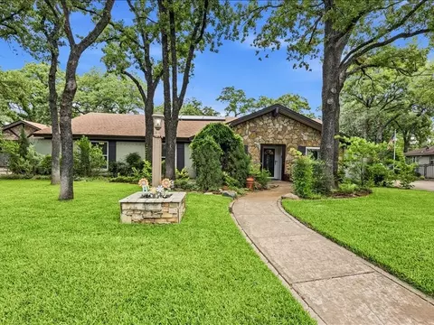 200 Timberlane Ter, Euless, TX 76039