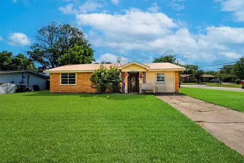 1809 Virginia Pl, Cleburne, TX 76033