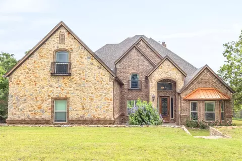 108 Oak Creek Dr, Springtown, TX 76082