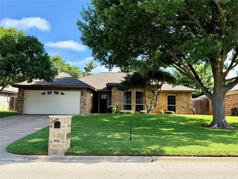 2926 Cripple Creek Trl, Grapevine, TX 76051