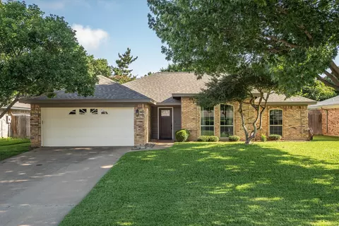 2926 Cripple Creek Trl, Grapevine, TX 76051
