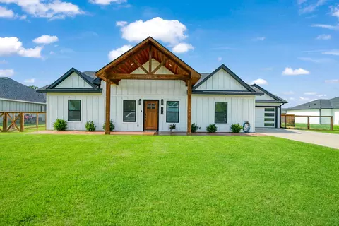 725 Daniel St, Blossom, TX 75416