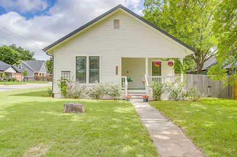 322 W Russell St, Weatherford, TX 76086