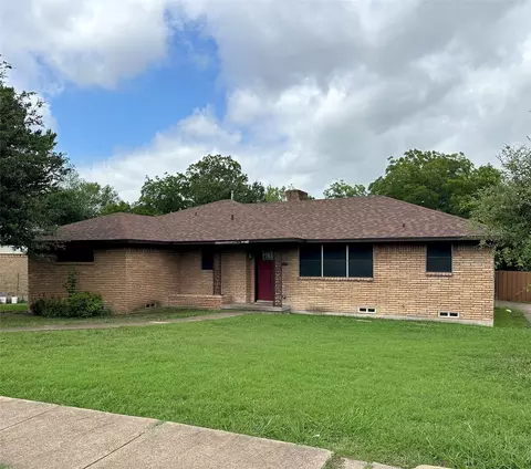 1315 Willow Creek Dr, Lancaster, TX 75146