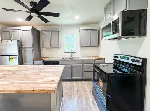 Kitchen - 1402 Avenue A, Cisco, TX 76437 photo 2 of 4
