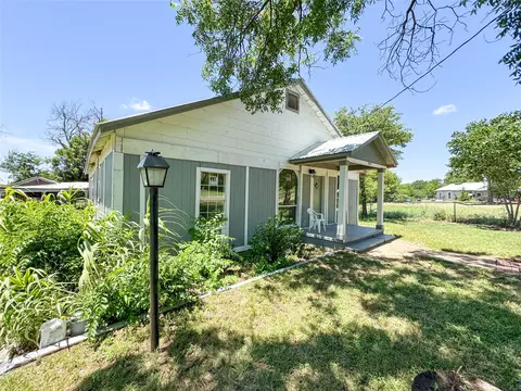 Exterior - 1402 Avenue A, Cisco, TX 76437 photo 3 of 7