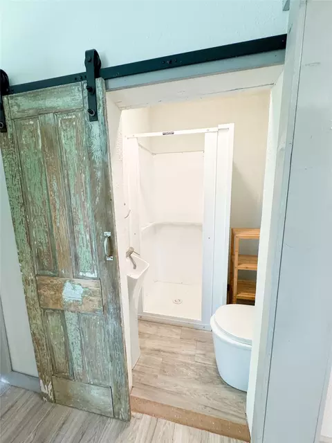 Bath - 1402 Avenue A, Cisco, TX 76437 photo 3 of 4