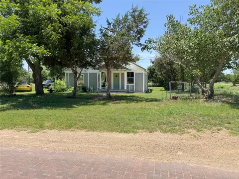 Exterior - 1402 Avenue A, Cisco, TX 76437 photo 4 of 7
