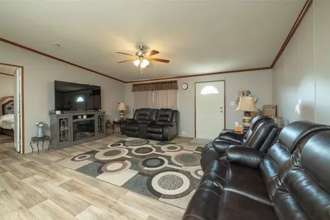 140 Coke Gage Ln, Decatur, TX 76234