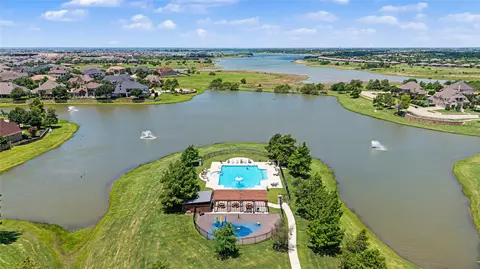 1041 Crystal Lake Dr, Frisco, TX 75036