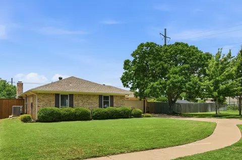 2915 Post Oak Ct, Bedford, TX 76021