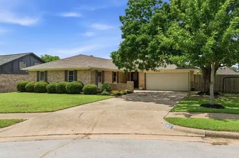 2915 Post Oak Ct, Bedford, TX 76021