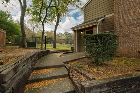 2104 Park Willow Ln #A, Arlington, TX 76011