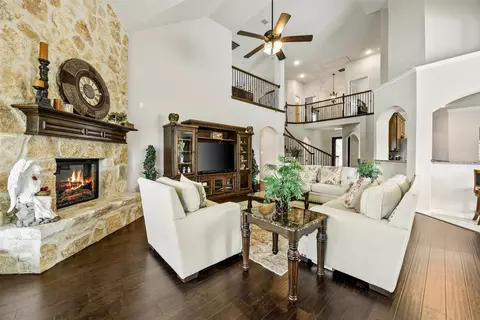 1515 Spring Hill Dr, Cedar Hill, TX 75104
