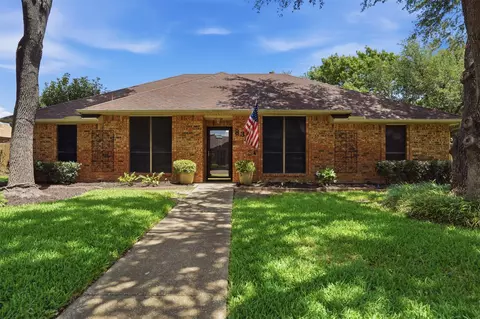 834 Meadowglen Cir, Coppell, TX 75019