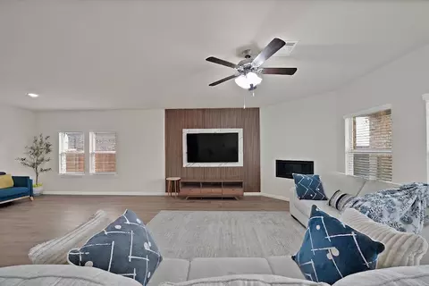 3813 Silver City Ave, Aubrey, TX 76227